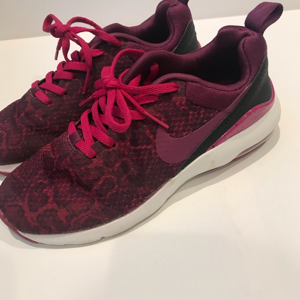 Nike Women’s Air Max Siren Size 6